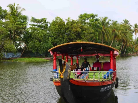 Village Life on a Shikkara Boat