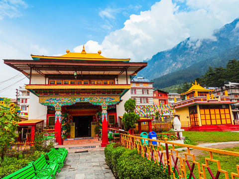 Serene Mountain Escapes
