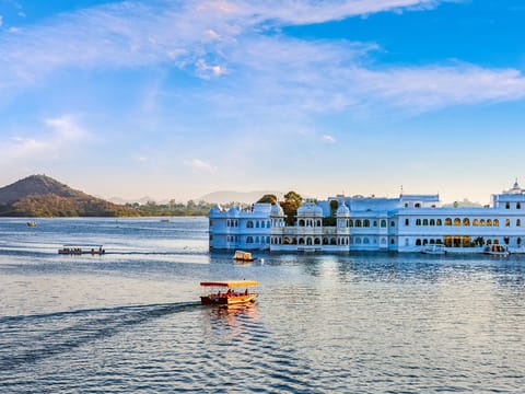Lakes and Hills Retreat to Rajasthan