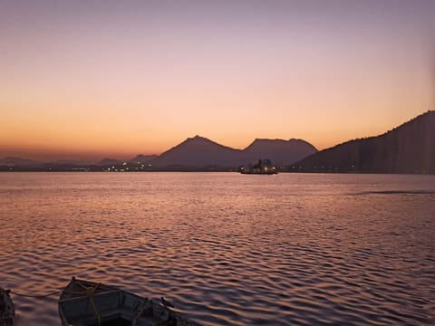 Enchanting Rajasthan's Forts and Lakes