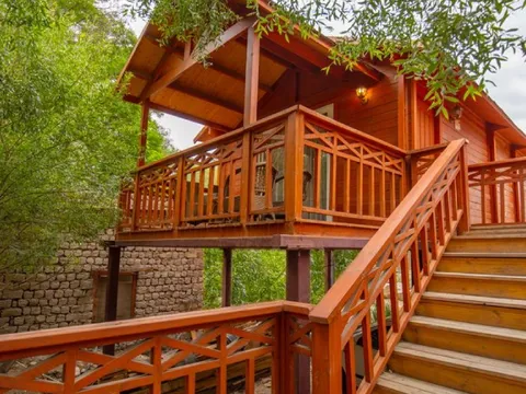 Lharisa Resort